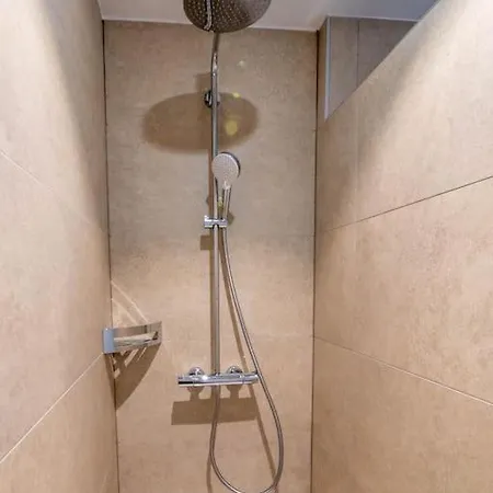 New & Stylish In Prime Location لوزان