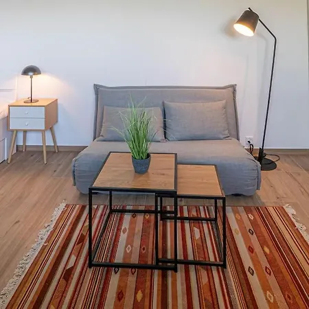 شقة New & Stylish In Prime Location *